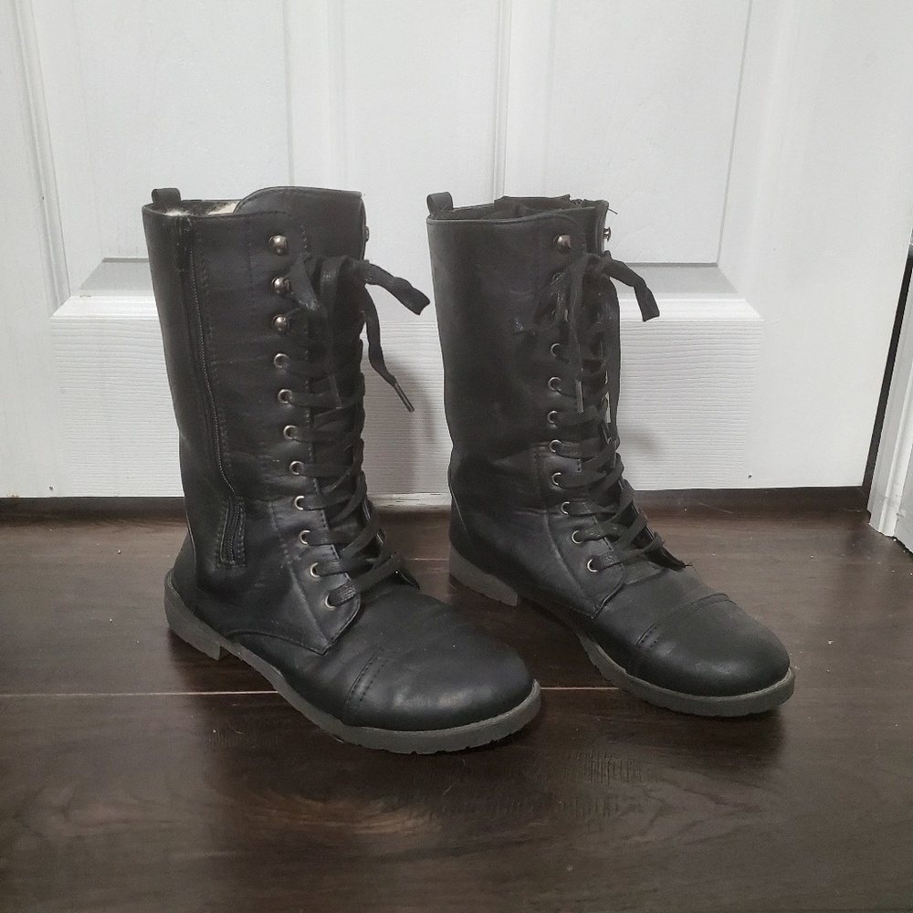 Combat boots